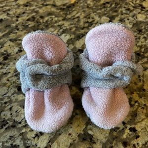 Light pink and grey zutano fleece booties with grippers